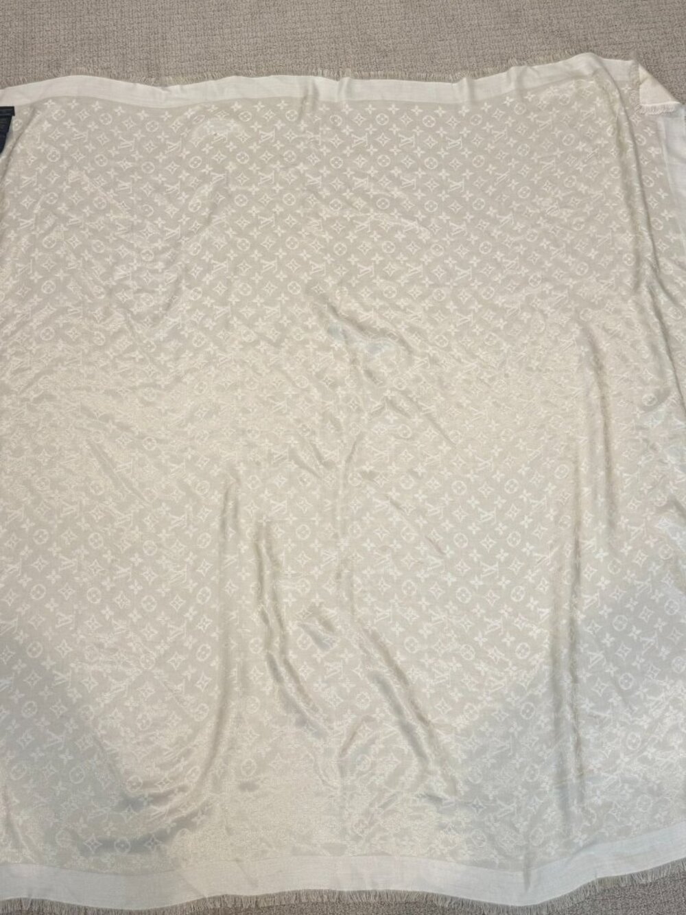 Louis Vuitton Monogram Shine Shawl Wrap Scarf White Lurex M74026 - Picture 2 of 9